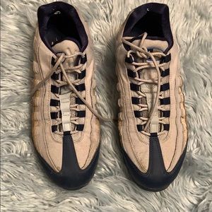 Air max tennis shoes